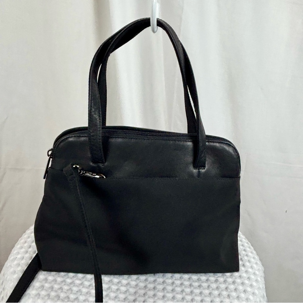 Calvin Klein Black‎ 3 Pocket Handbag with Shoulder Strap and Dustbag - Picture 5 of 11